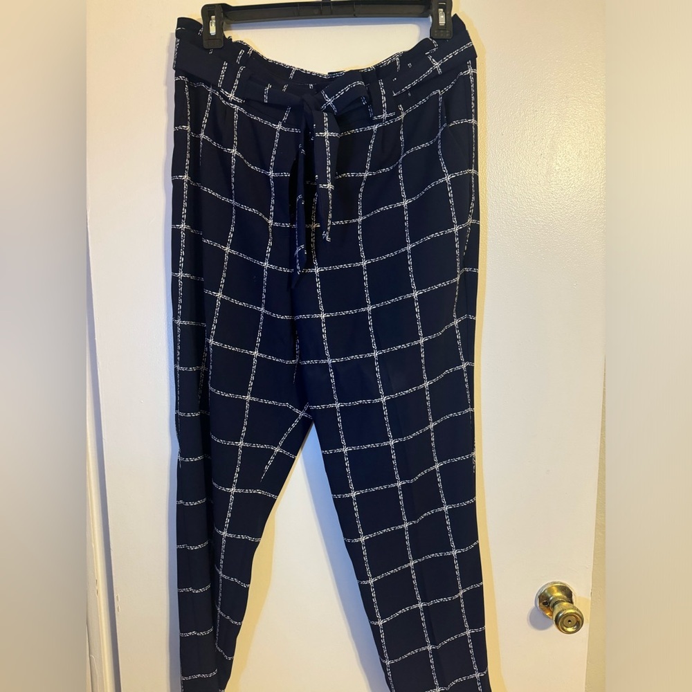 Navy and white plaid trousers  with drawstring waist #plaidpants